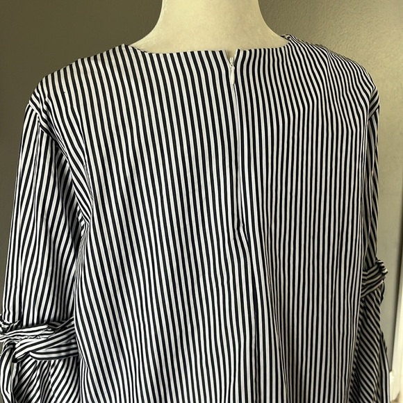 Neiman Marcus Striped Long Sleeve Blouse with Bell Sleeves Blue & White New - Picture 7 of 12